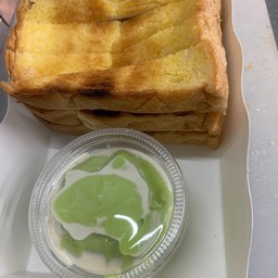 ขนมปังปิ้งจิ้มสังขยาใบเตย