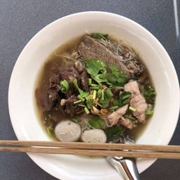 ร้านก๋วยเตี๋ยวพรพบ