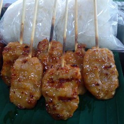 หมูปิ้ง รัตน์หมูปิ้งหน้าไฟฟ้า