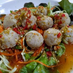 ลูกชิ้นปั้นมือสด น้ำยำซีฟู้ดมะนาวล้วนๆ ถ้าได้ลอง แล้วรับรองว่าจะติดใจ✨✨