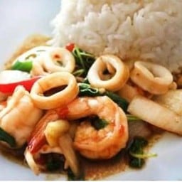 กะเพราทะเลราดข้าว