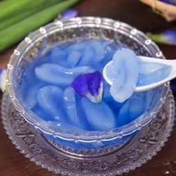 ลูกตาลลอยแก้วน้ำอัญชัน