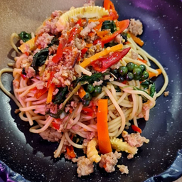 สปาเกตตีกะเพราหมูสับ