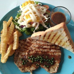 สเต็กหมูซอสพริกไทยดำ