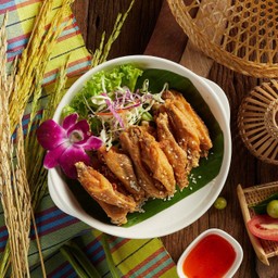 D01ปีกไก่ทอดคลุกงา Fried Sesame Chicken Wings