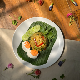 ข้าวผัดแกงเขียวหวานไก่ ไข่เค็ม