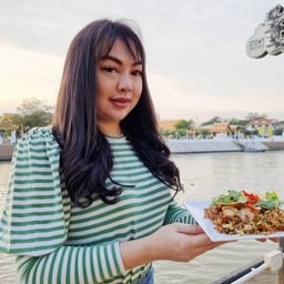 ได้มีโอกาสพูดคุยกับคุณตั๊ก เจ้าของร้าน เธอคือความหมายของงานบริการ ในรูปแบบร้านอา