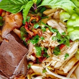 โก๋เอ๋ กะเพาถาด