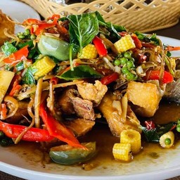 ปลากะพงผัดฉ่า (1 ตัว)