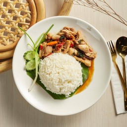 กระเพราไก่ Stir Fried Basil with chicken