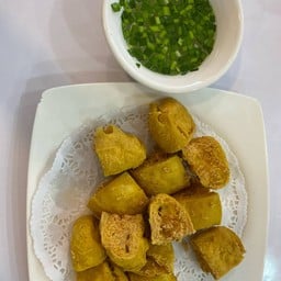 เต้าหู้ทอด กรอบนอกนุ่มใน พร้อมน้ำจิ้มน้ำเกลือ อร่อย
