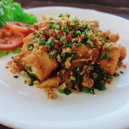 เนื้อปลากะพงคั่วพริกเกลือ