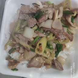 ผัดพริกหยวกหอมใหญ่หมูชิ้น