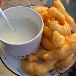 ปาท่องโก๋สาวน้อย (หน้า รร. เซนต์โยเซฟ)