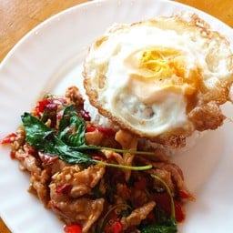 ข้าวผัดกระเพรา