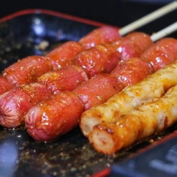 ไส้กรอกแดง ย่าง