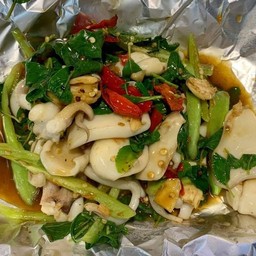 หมึกผัดกะเพรา