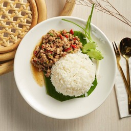 E05กระเพาหมูสับ Stir Fried Basil with Minced pork