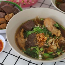 ก๋วยเตี๋ยวไก่ตุ๋นมะระบุฟเฟ่ต์ 49 บาท