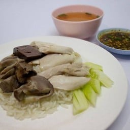 ข้าวมันไก่ต้ม+เครื่องใน