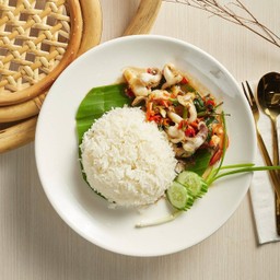 E04กระเพราปลาหมึก+กุ้ง Stir Fried Basil with Squid &Shrimp