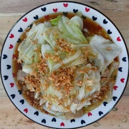 กะหล่ำผัดน้ำปลาหมูสามชั้น กับข้าว