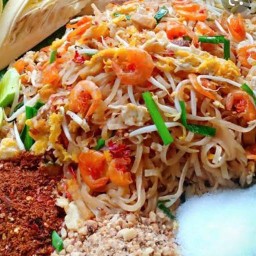คุณบิ๊งผัดไท หอยทอด แม่ค้าน่ารัก พ่อค้าหน้าหมี