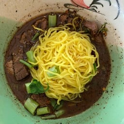 ก๋วยเตี๋ยวเรืออยุธยาตาหนอม ถนนสุริยาตร์