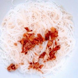 หมี่ขาวลวกโรยกระเทียมเจียว