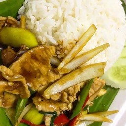 ข้าวราด ผัดพริกหยวก