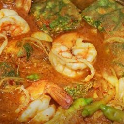 แกงส้ม ชะอมชุบไข่ ผักรวม - กุ้ง