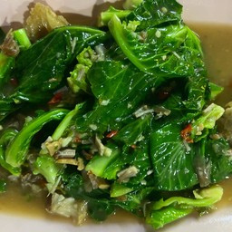 ผัดผักแขนงหมูกรอบ ปลาเค็ม