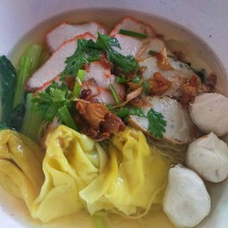 เกี๊ยวหมูแดง น้ำใส