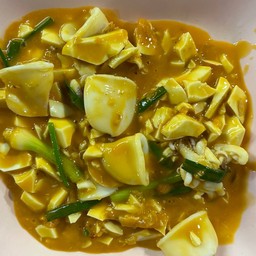 ปลาหมึกผัดไข่เค็ม