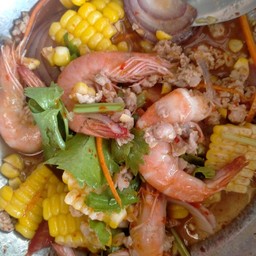 ยำข้าวโพดกุ้งสุก