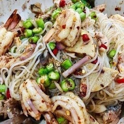 ยำขนมจีนทะเล