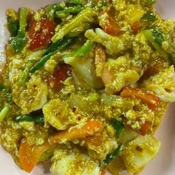 ผัดผงกะหรี่กุ้ง ปลาหมึก หมู ไก่