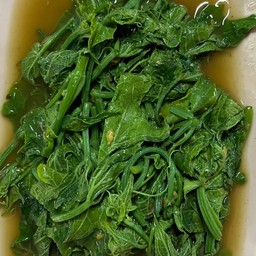 ผัดยอดมะระไฟแดง