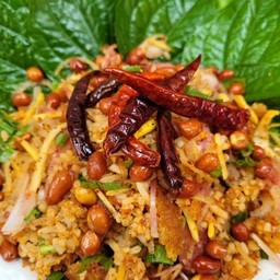 ยำแหนมข้าวทอด(พิเศษ)