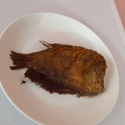 ปลาสลิททอด (ตัวละ60)