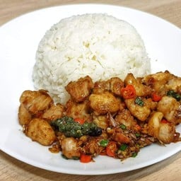 ข้าวราดหมูสามชั้นคั่วพริกกระเทียม