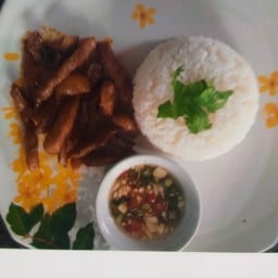 ข้าวสวยร้อนๆ+หมูแดดเดี่ยว+พริกน้ำปลา
