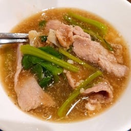 ราดหน้ายอดผัก เอ็มไพร์ สถานีรถไฟฟ้าบางยี่ขัน