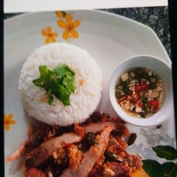 ข้าวสวยร้อนๆ+หมูทอดคั่วเกลือ
