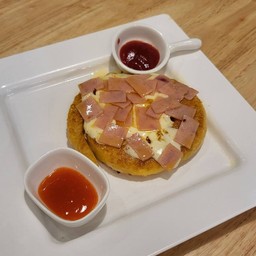 โรตีไข่ดาวแฮมไก่+ชีส Roti half fried egg and ham cheese