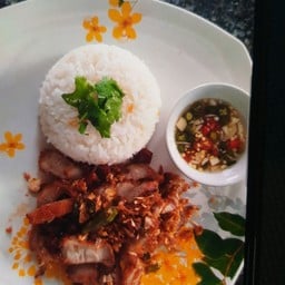 ข้าวสวยร้อนๆ+หมูสามชั้นทอดคั่วเกลือ