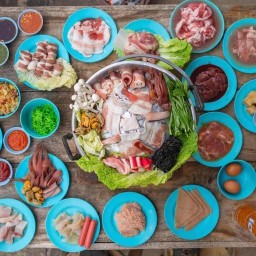 เจ๊ตู้หมูกระทะ