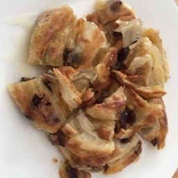 โรตีหนานุ่ม-ลูกเกด-เม็ด มะม่วง