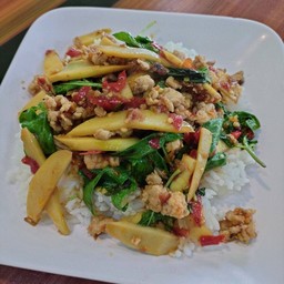 กะเพราหน่อไม้หมูสับ