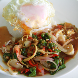 ผัดฉ่าราดข้าว